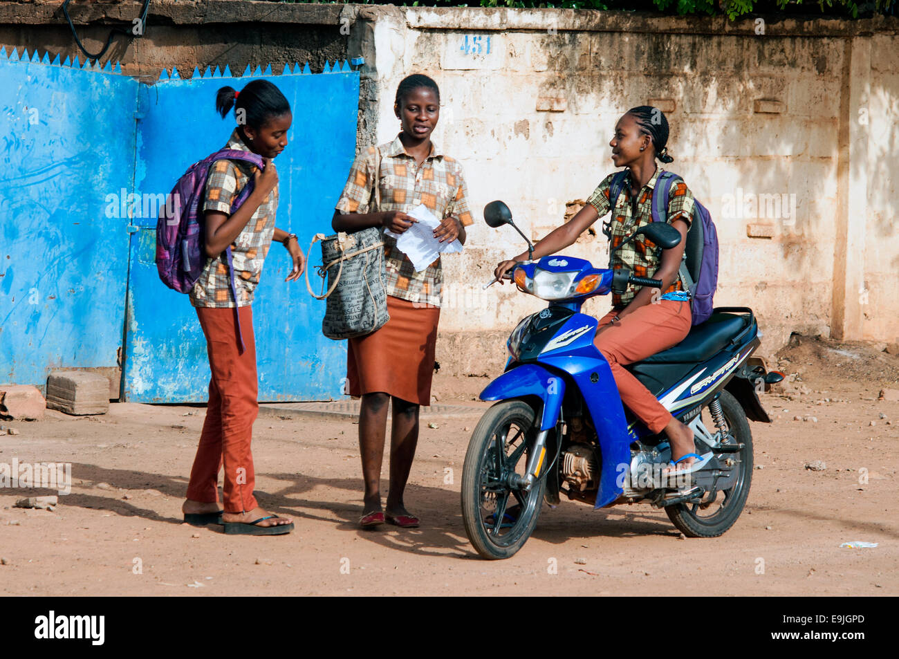 street scene with teenagers, Ouagadougou, Burkina Faso Stock Photo - Alamy