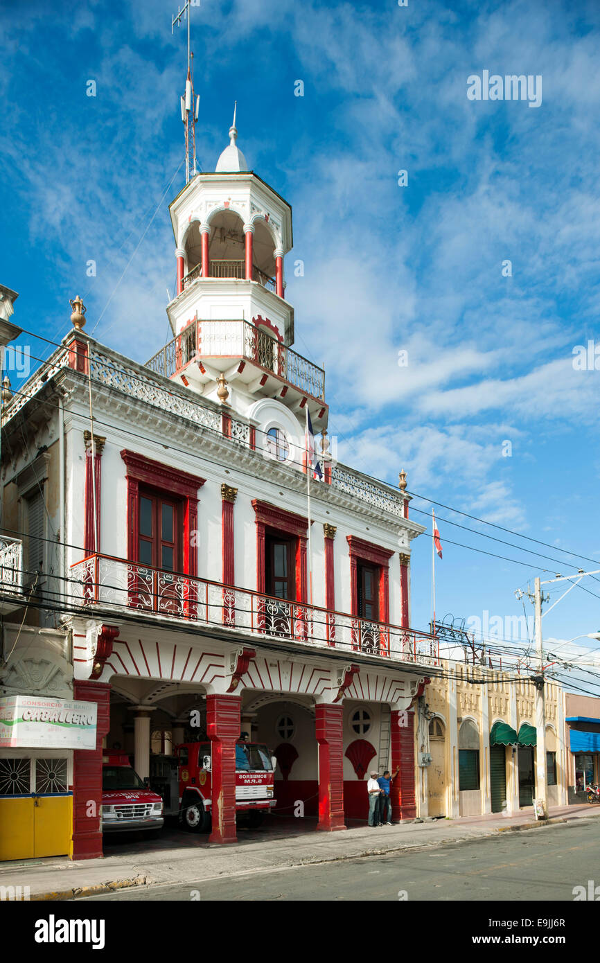 Dominikanische Republik, Osten, San Pedro de Macoris, Calle Duarte, Turm des Feuerwehrhauses Stock Photo