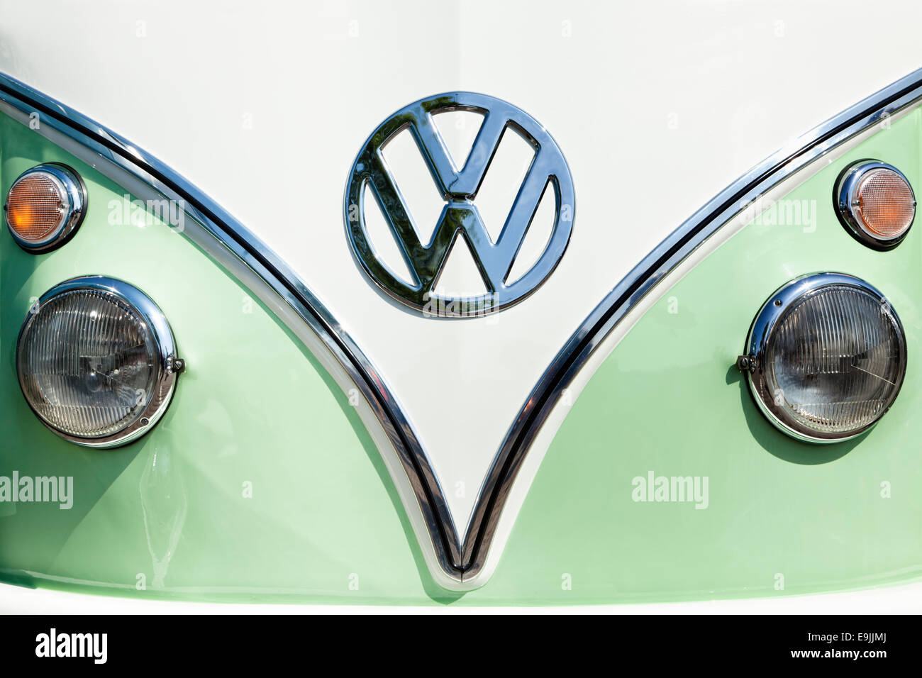 Vw bus front hi-res stock photography and images - Alamy