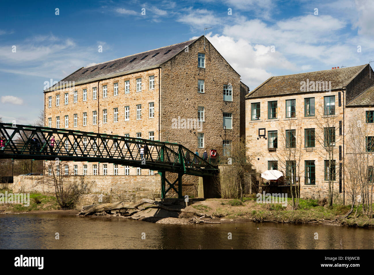 UK, County Durham, Barnard Castle, Thorngate mill converted to apartments beside footbridge over River Tees Stock Photo