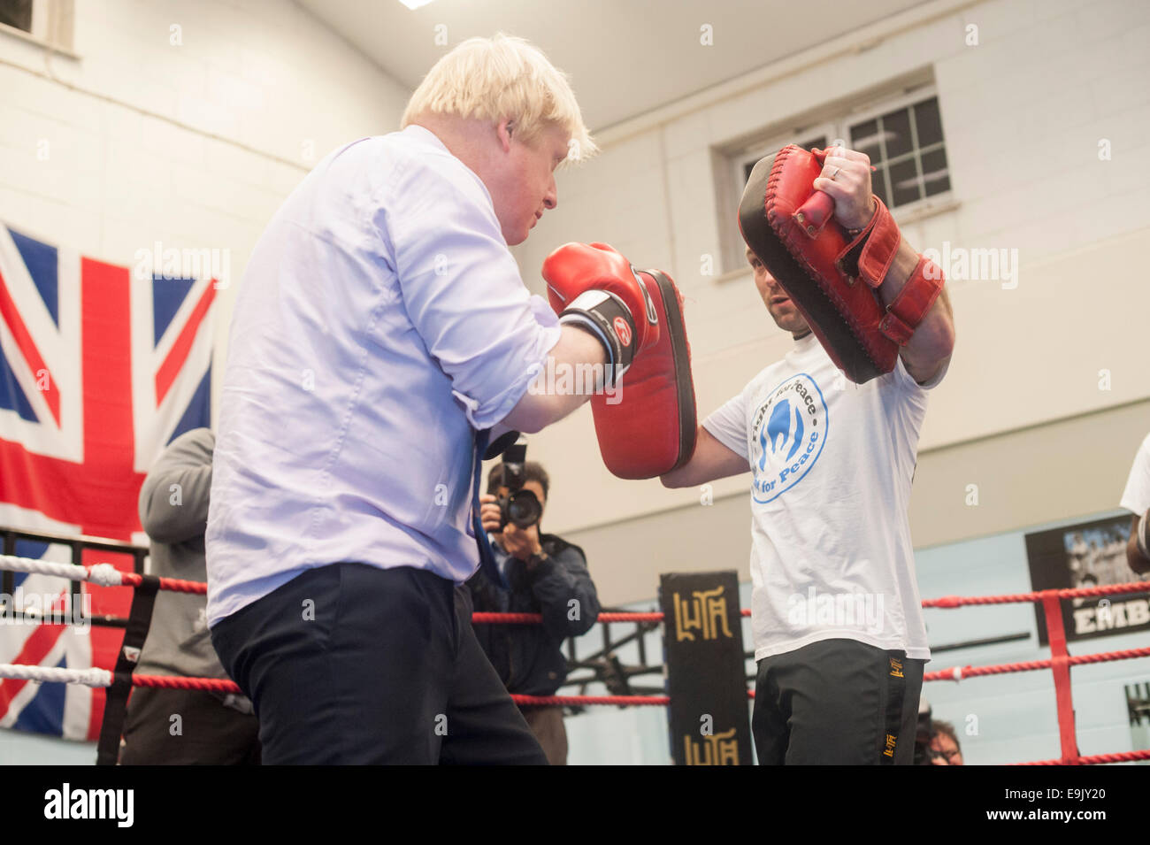Newham, London, UK. 28th October 2014. Boris Johnson visits a training session at the Fight for Peace Academy in Newham. Fight for Peace uses boxing and martial arts combined with education and personal development to realise the potential of young people in the borough at risk of crime and violence. First established in Rio in 2000 by Luke Dowdney MBE, it was replicated in Newham in 2007. It is now expanding globally and began rolling out across the UK in May 2014. Credit:  Lee Thomas/Alamy Live News Stock Photo