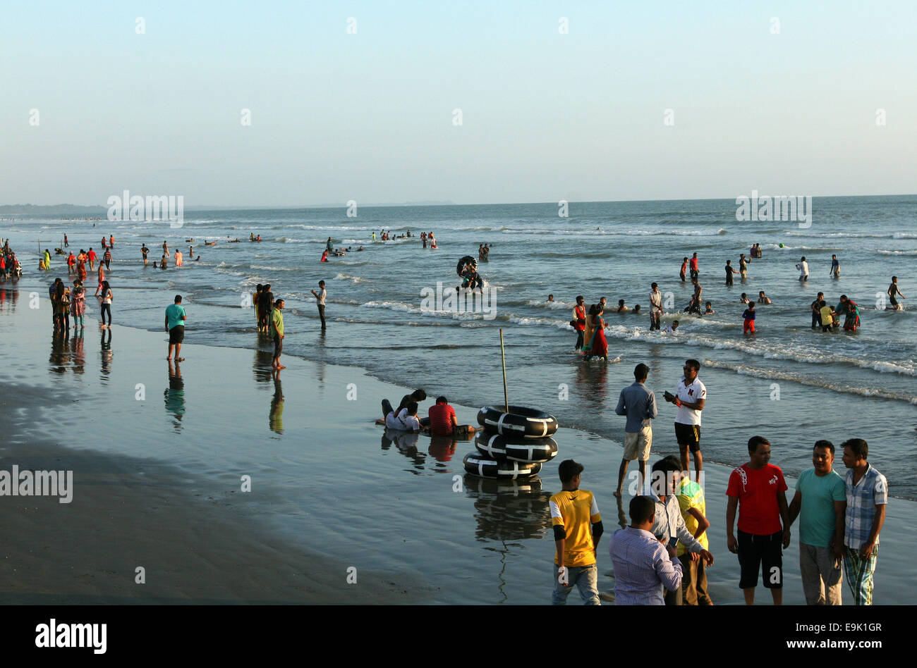 Bangladesh, Cox bazaar 16 October 2014. People gather at Cox's Bazaar Beach in Bangladesh. Stock Photo