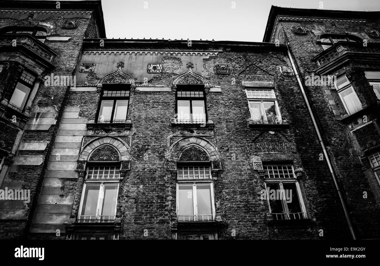 Old building windows Black and White Stock Photos & Images - Alamy