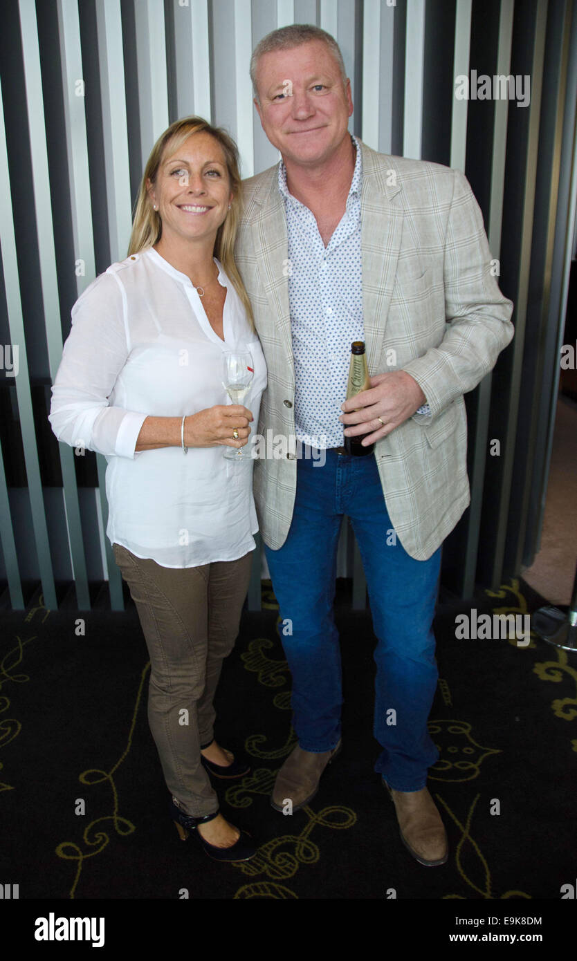 færdig årsag direktør Australian TV Week's Logie Awards 2014 pre-party - Inside Featuring: Scott  Cam,Ann Cam Where: Melbourne, Australia When: 26 Apr 2014 Stock Photo -  Alamy