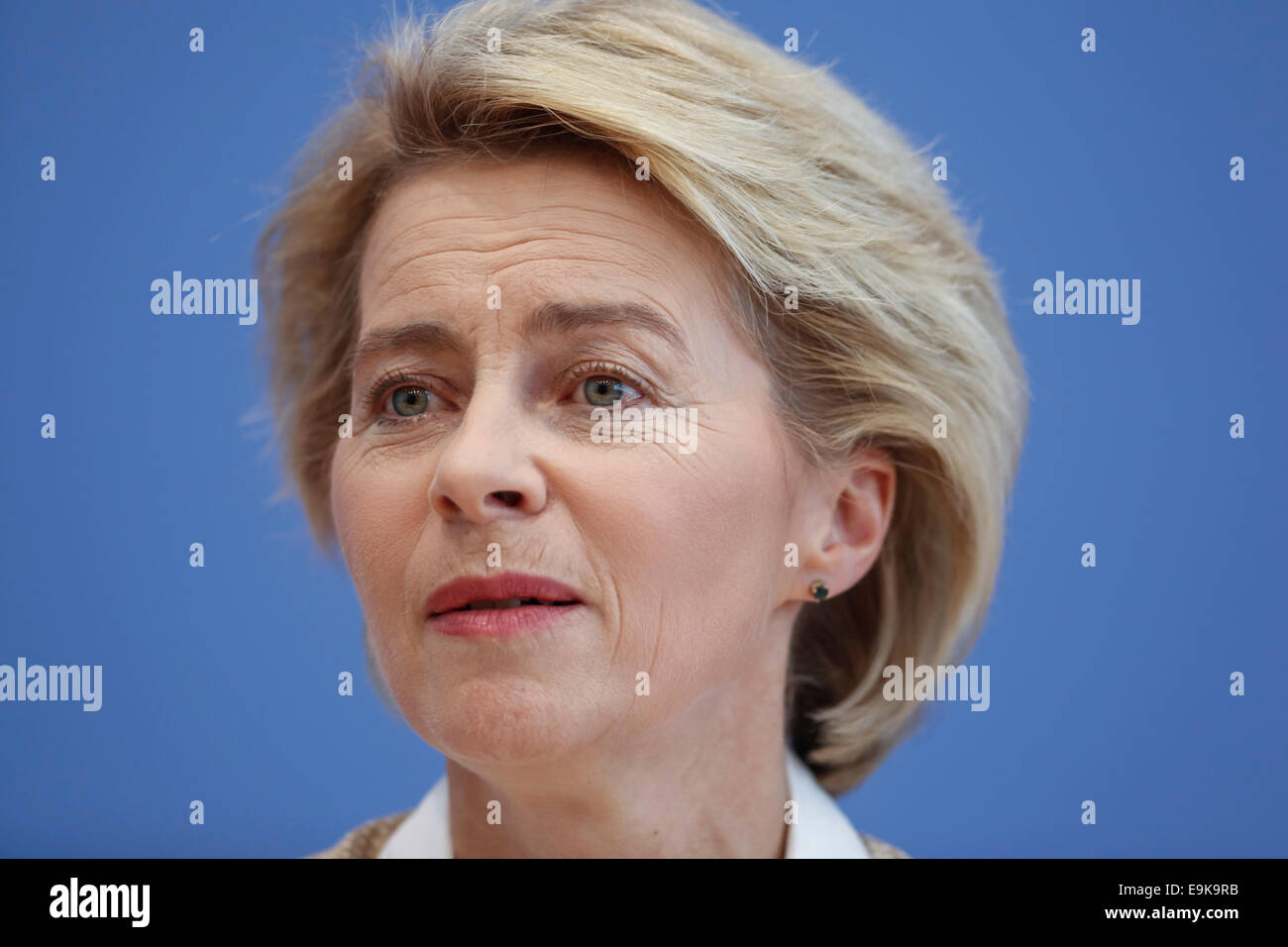 Berlin, Germany. 29th Oct, 2014. House of the Federal Press conference with the German Minister of the defense Dr. Ursula von der Leyen on the subject “Attractiveness offensive of the German Federal Armed Forces - law for the increase of the attractiveness of the service in the German Federal Armed Forces” at  House of the Press conference on Ocotober 29th, 2014 in Berlin, Germany. / Picture: Ursula von der Leyen (CDU), German Minister of Defence. Credit:  Reynaldo Chaib Paganelli/Alamy Live News Stock Photo