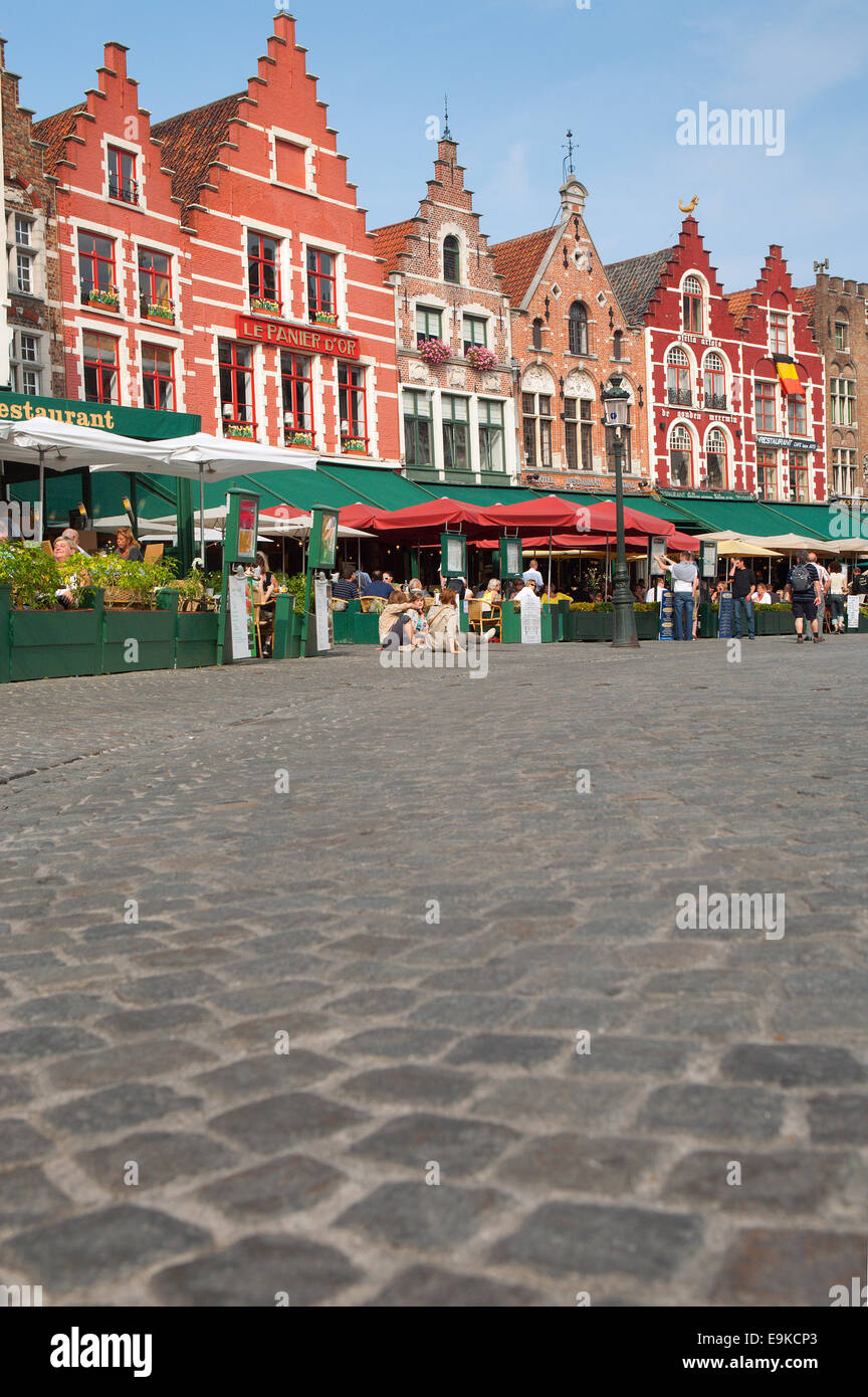 MARKET SQUARE IN BRUGES WITH CAFES AND TOURISTS Stock Photo
