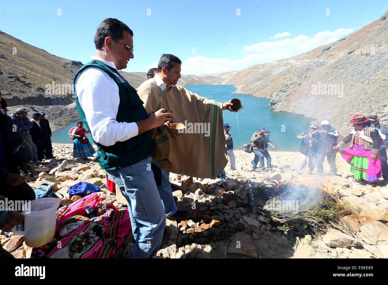 (141029) -- MOQUEGUA, Oct. 29, 2014 (Xinhua) -- Peruvian President, Ollanta Humala (2nd L) attends the opening of irrigation infrastructure works of Chirimayuni Dam, in Moquegua region, Peru, on Oct. 28, 2014. (Xinhua/ANDINA) Stock Photo