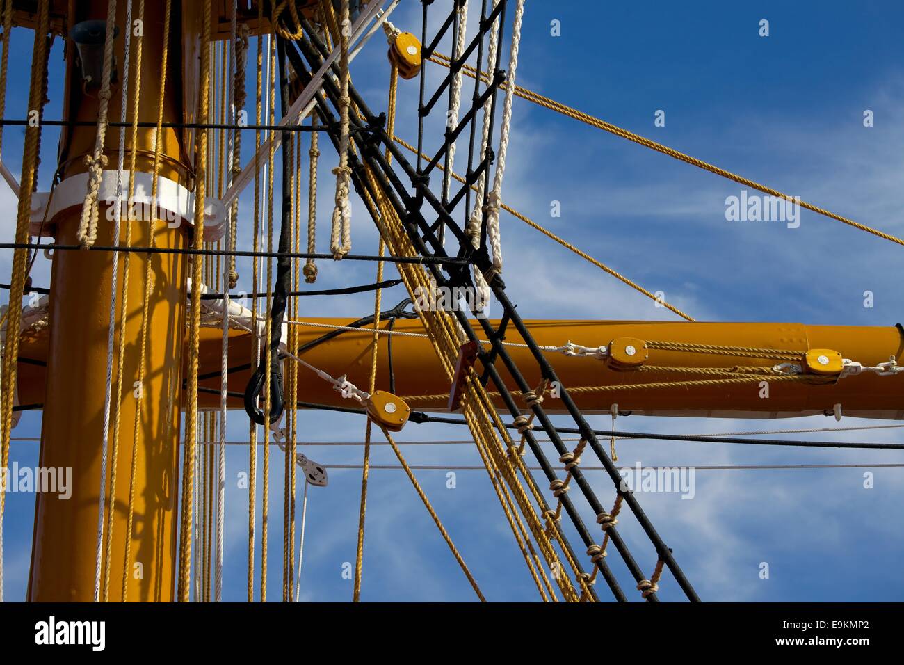 Sailing ship rigging close up hi-res stock photography and images - Alamy