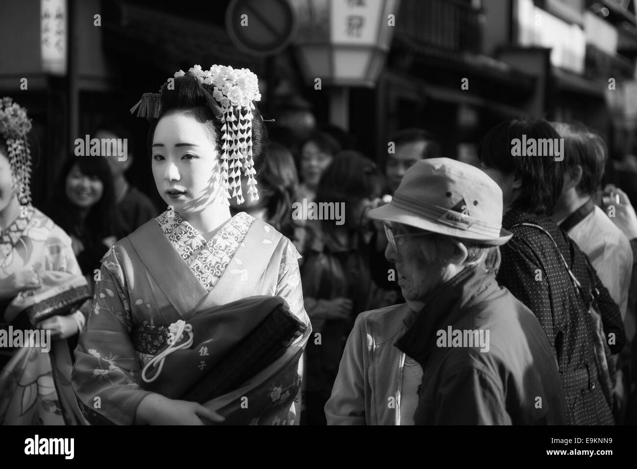Geisha approaching a famous tea house in the Gion district of Kyoto, Japan. Stock Photo
