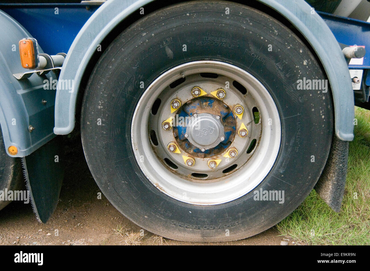 Loose Wheel Nut indicator indicators nuts visual check checks