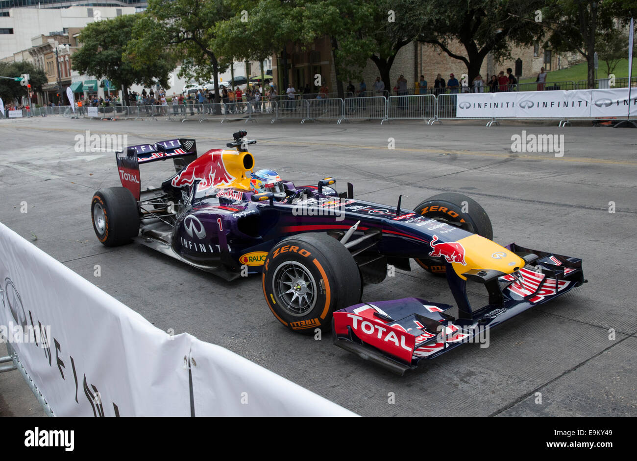 Austin Texas Usa 29th October 14 Formula One Infiniti Red Bull Racing Driver Sebastian Vettel Turns Doughnuts On Congress Avenue In Austin Texas With A Two Year Car During A Promotion Event Prior