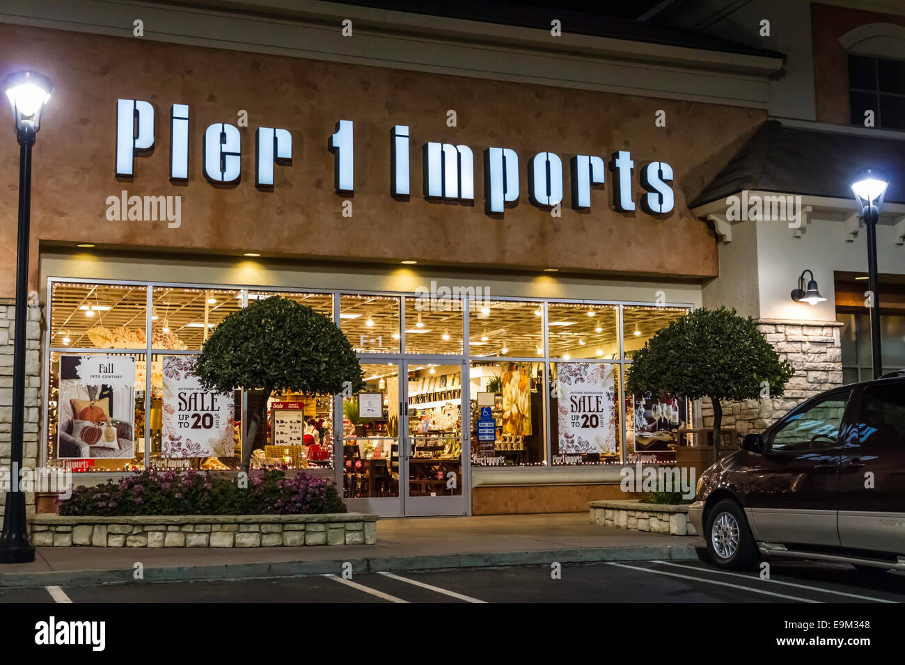 A Pier 1 Imports store in Modesto California USA Stock Photo Alamy