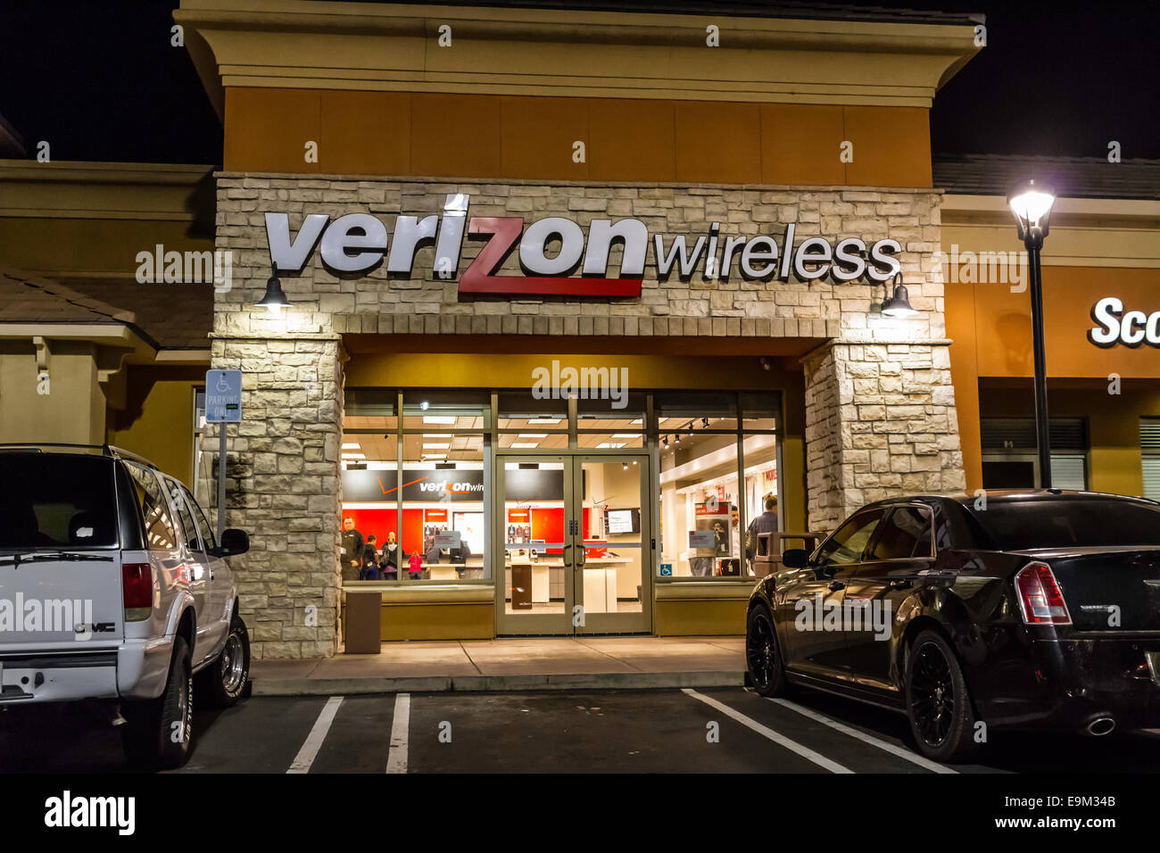 A Verizon Wireless Store at night in Modesto California Stock Photo