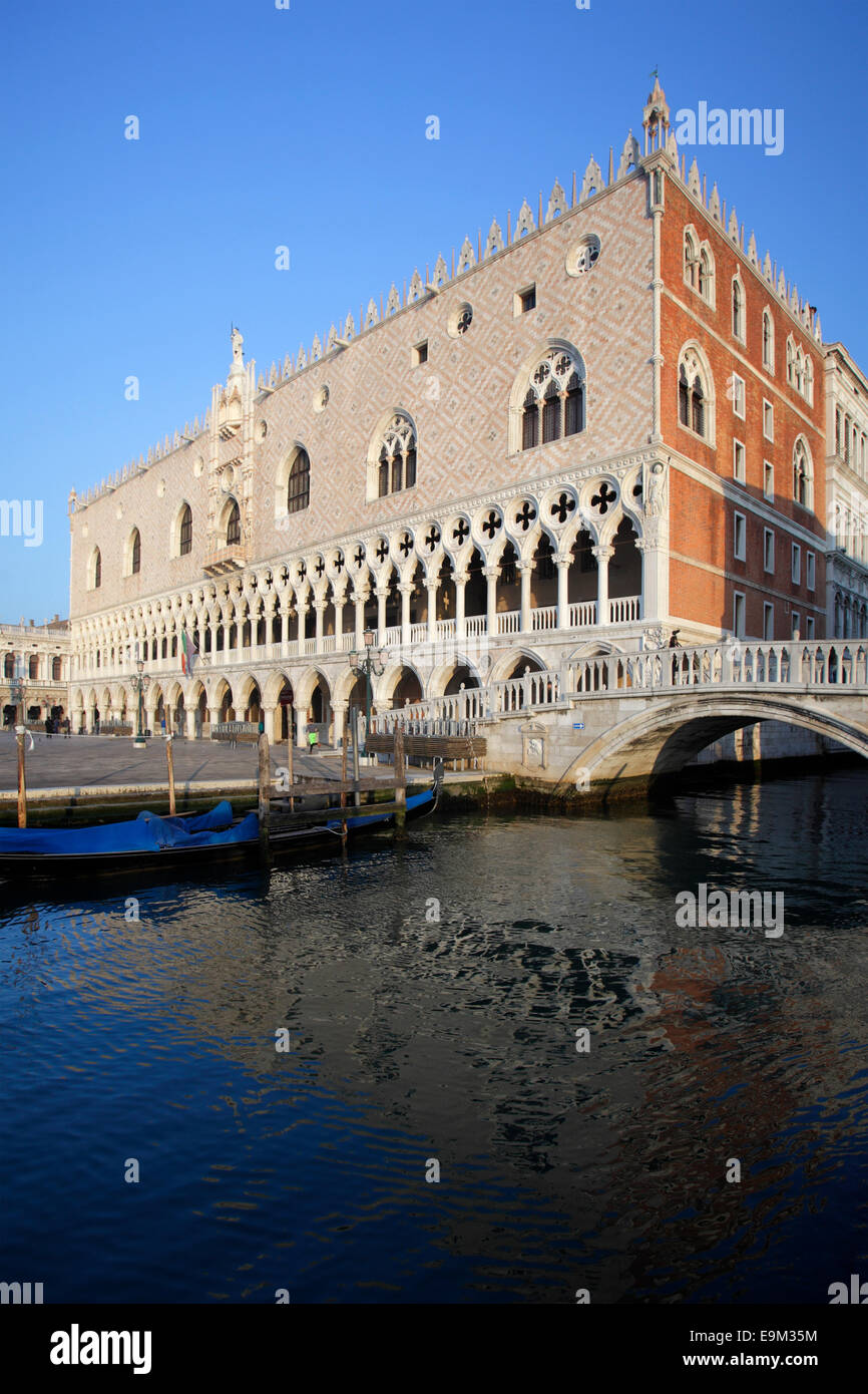 Doge palace venice building hi-res stock photography and images - Alamy