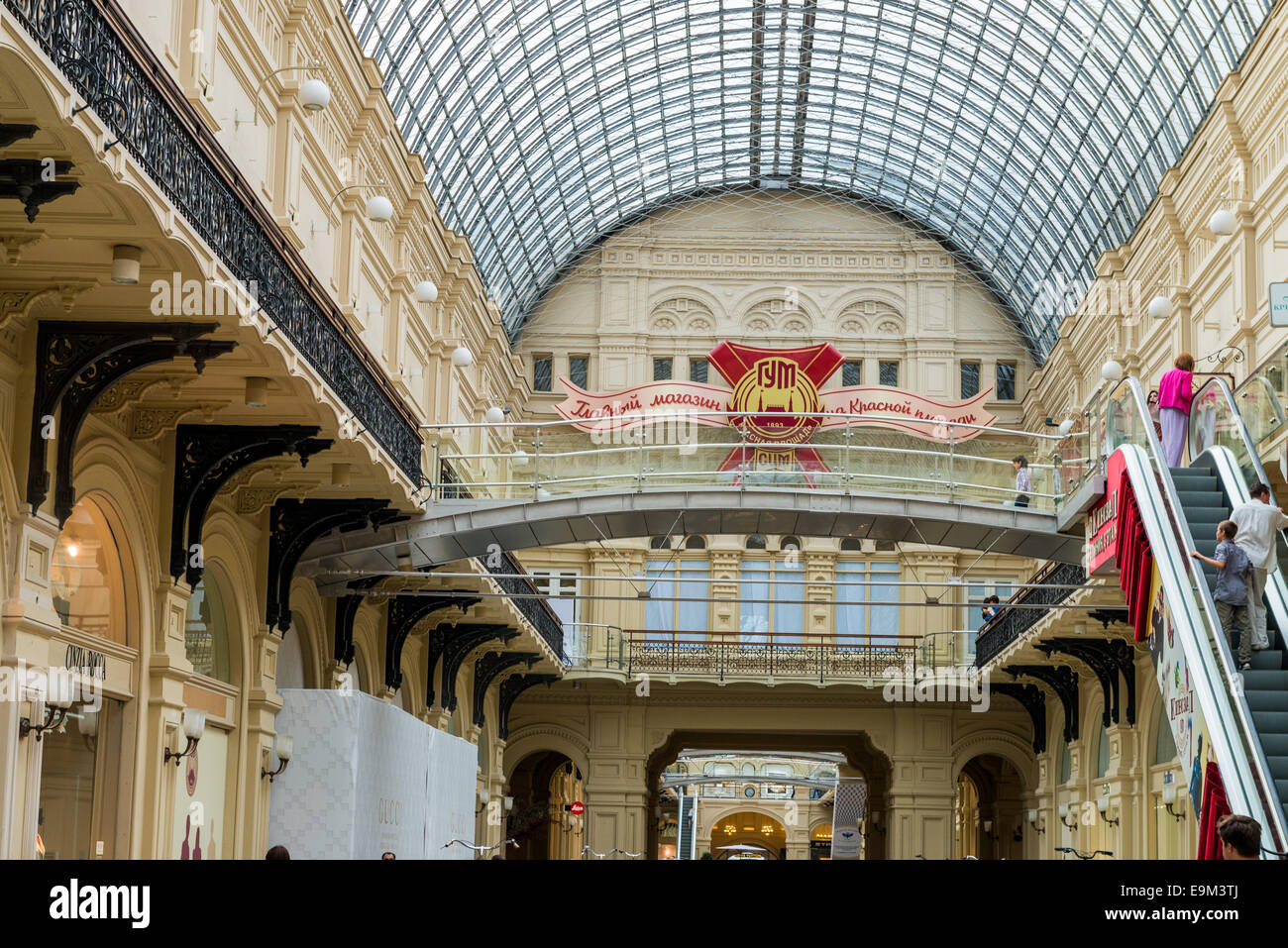 State Universal Store State Universal Store (GUM) attracting shoppers in Moscow Stock Photo ...