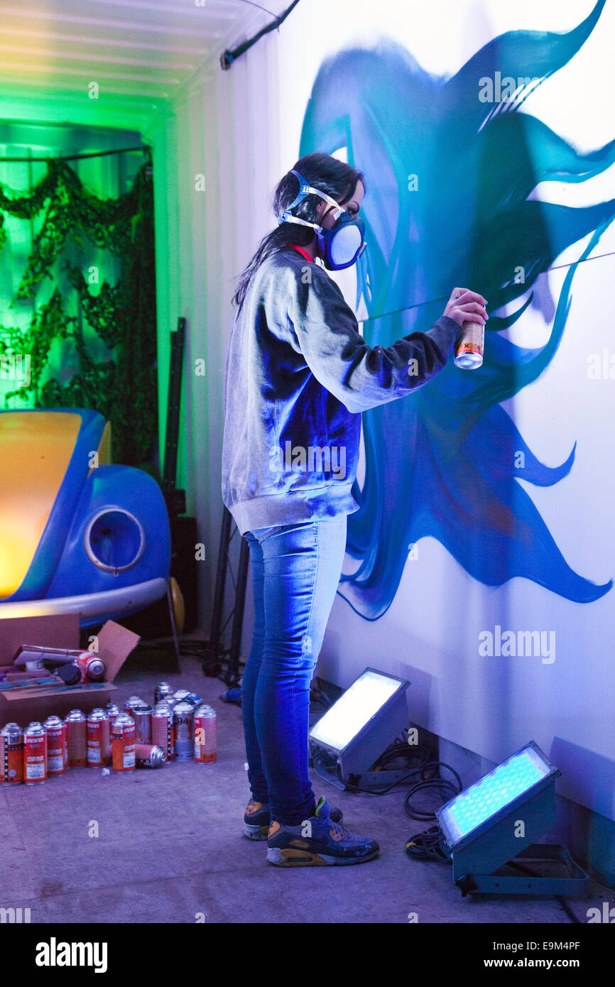 Sprayed canvases hi-res stock photography and images - Alamy