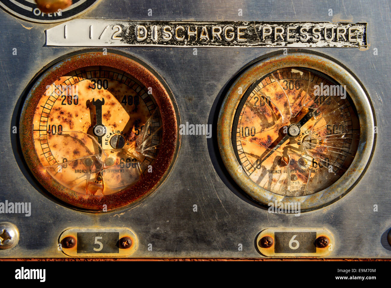Broken pressure gauge hi-res stock photography and images Broken pressure gauge hi-res stock photography and images