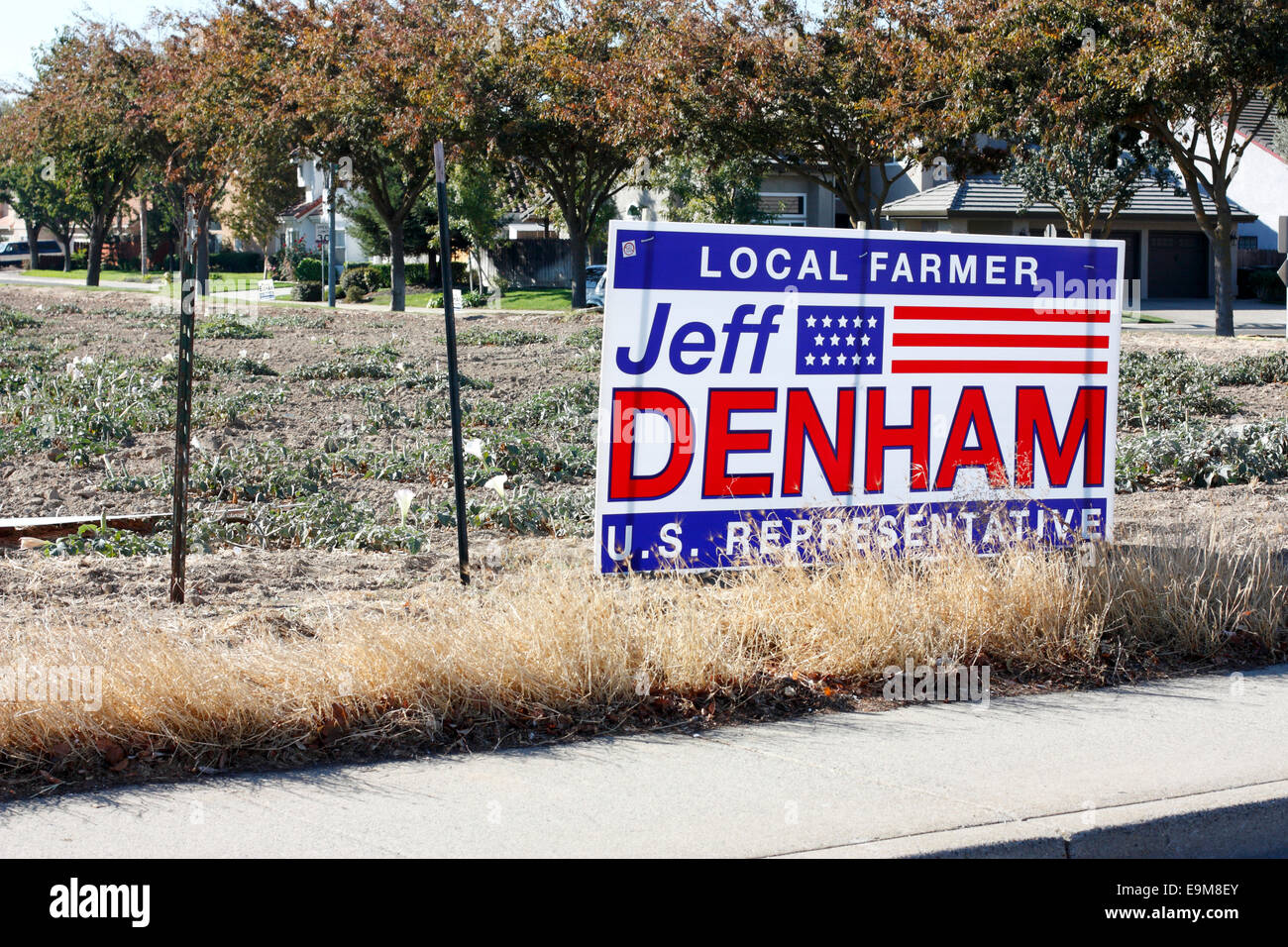 Modesto, Stanislaus county, California, USA. 29th October, 2014. Approximately a week after appearing, signs paid for by the Eggman for congress campaign accusing Congressman Jeff Denham of shutting down the federal government have been cut down. Representative Denham is running for re-election against Michael Eggman for California's 10th congressional district. The midterm elections are only six days away. Credit:  Don Bartell/Alamy Live News Stock Photo