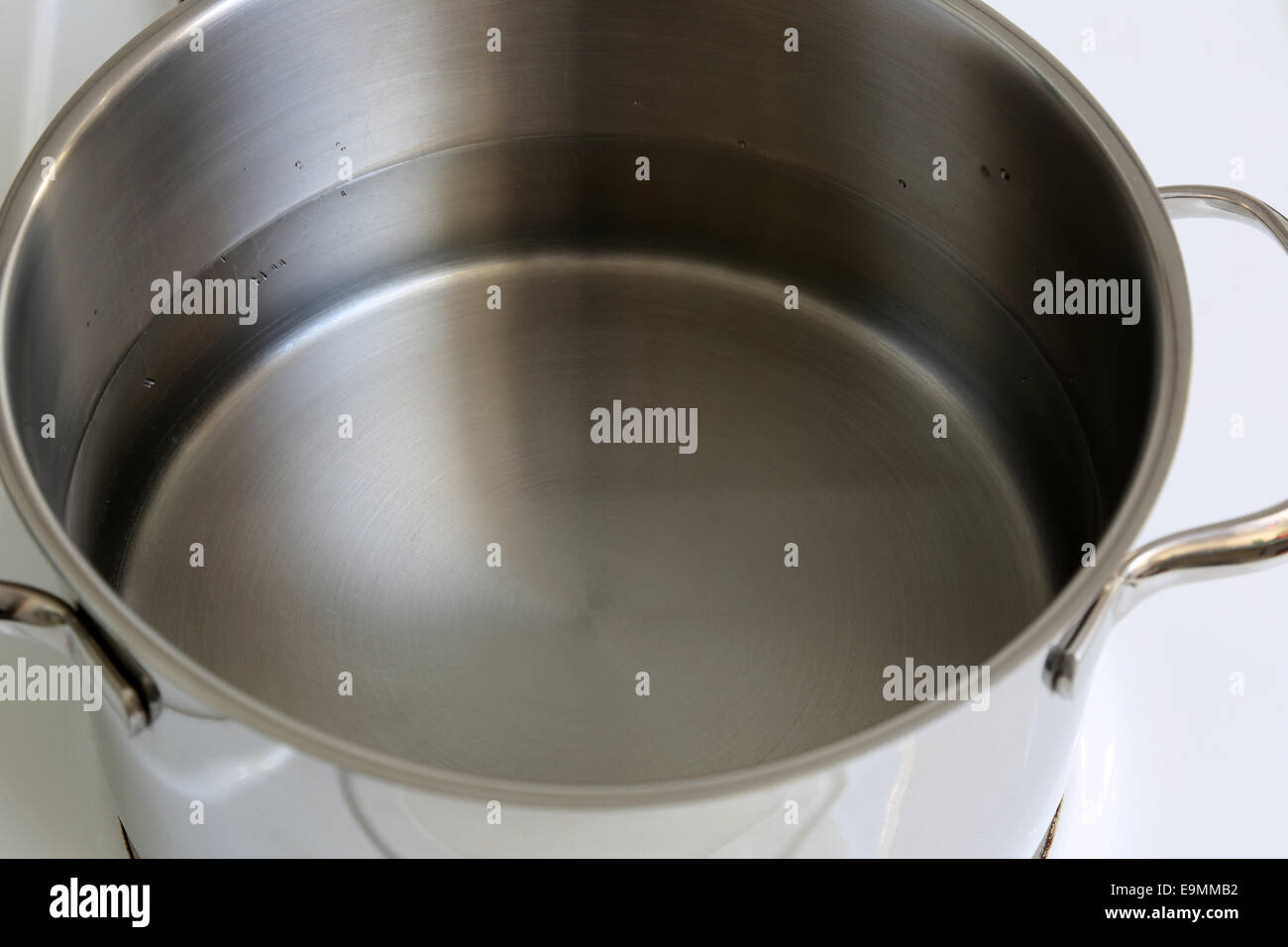 Cooking spaghetti noodles pasta meal: pot with water on a stove Stock Photo