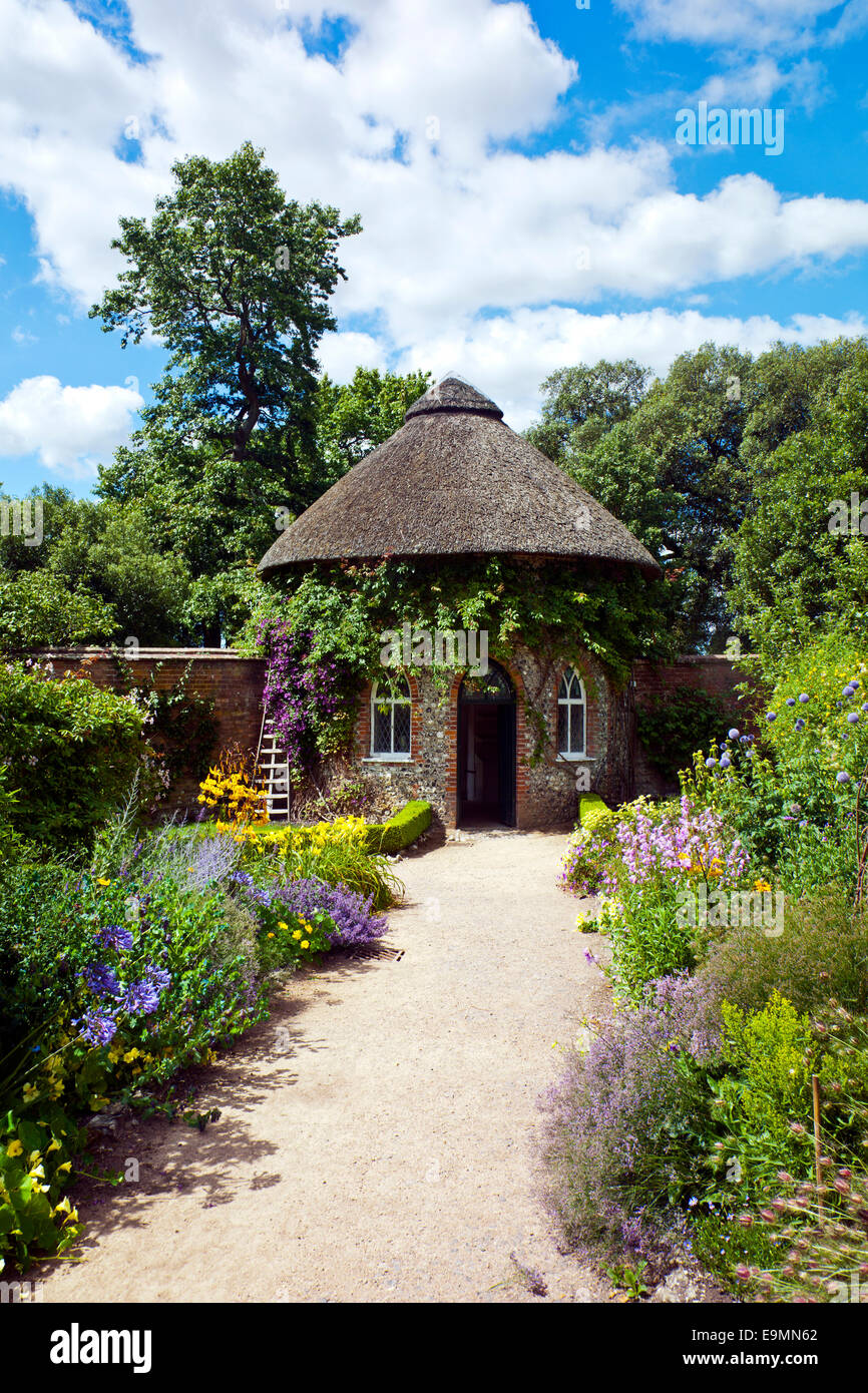 Walled garden england hi-res stock photography and images - Alamy