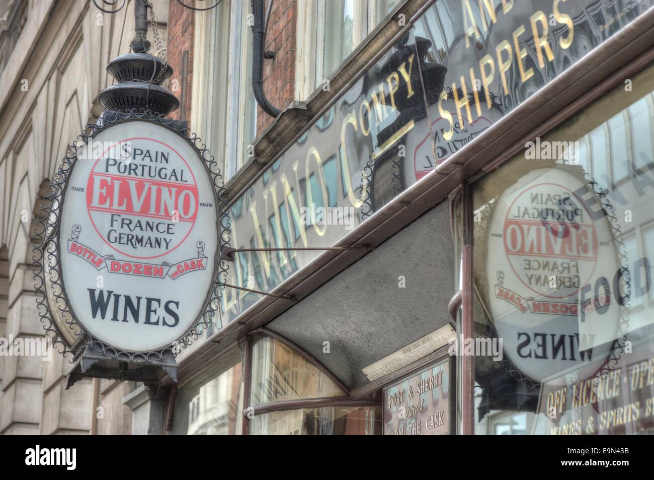 El Vino Wine Bar Fleet Street Stock Photo Alamy