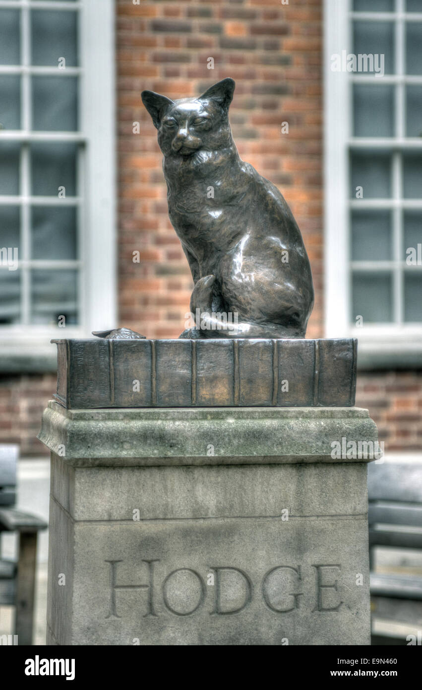 Hodge  Dr Johnson's Cat  Statue Stock Photo