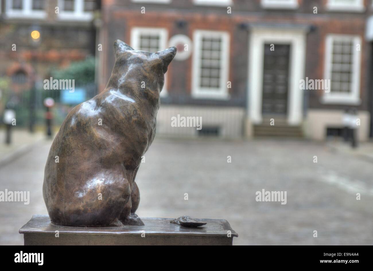 Statue of Dr Johnson's Cat  Hodge Stock Photo