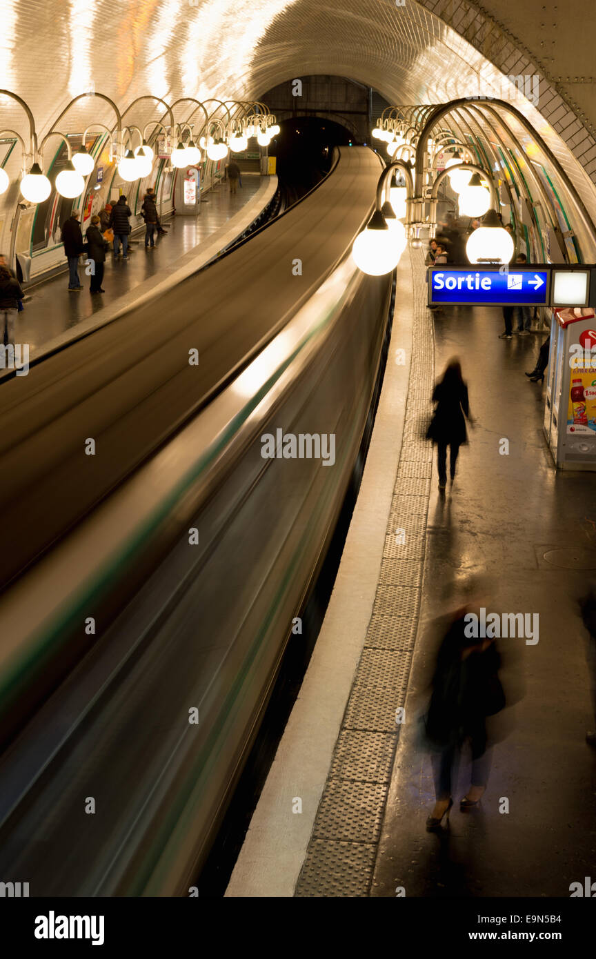 Paris Metro train at Cité art nouveau era station Stock Photo Alamy