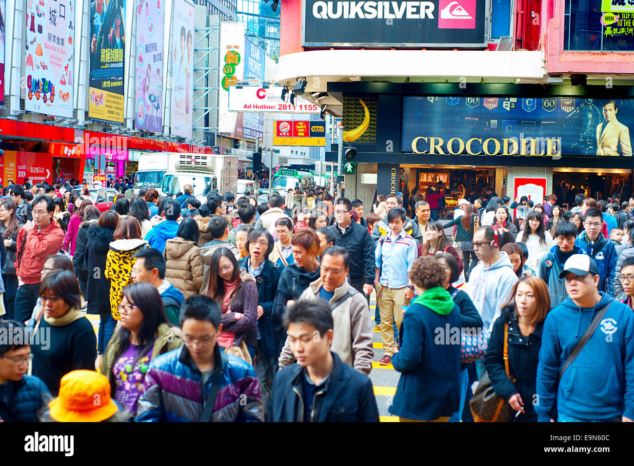 Hong Kong shopping street Stock Photo - Alamy