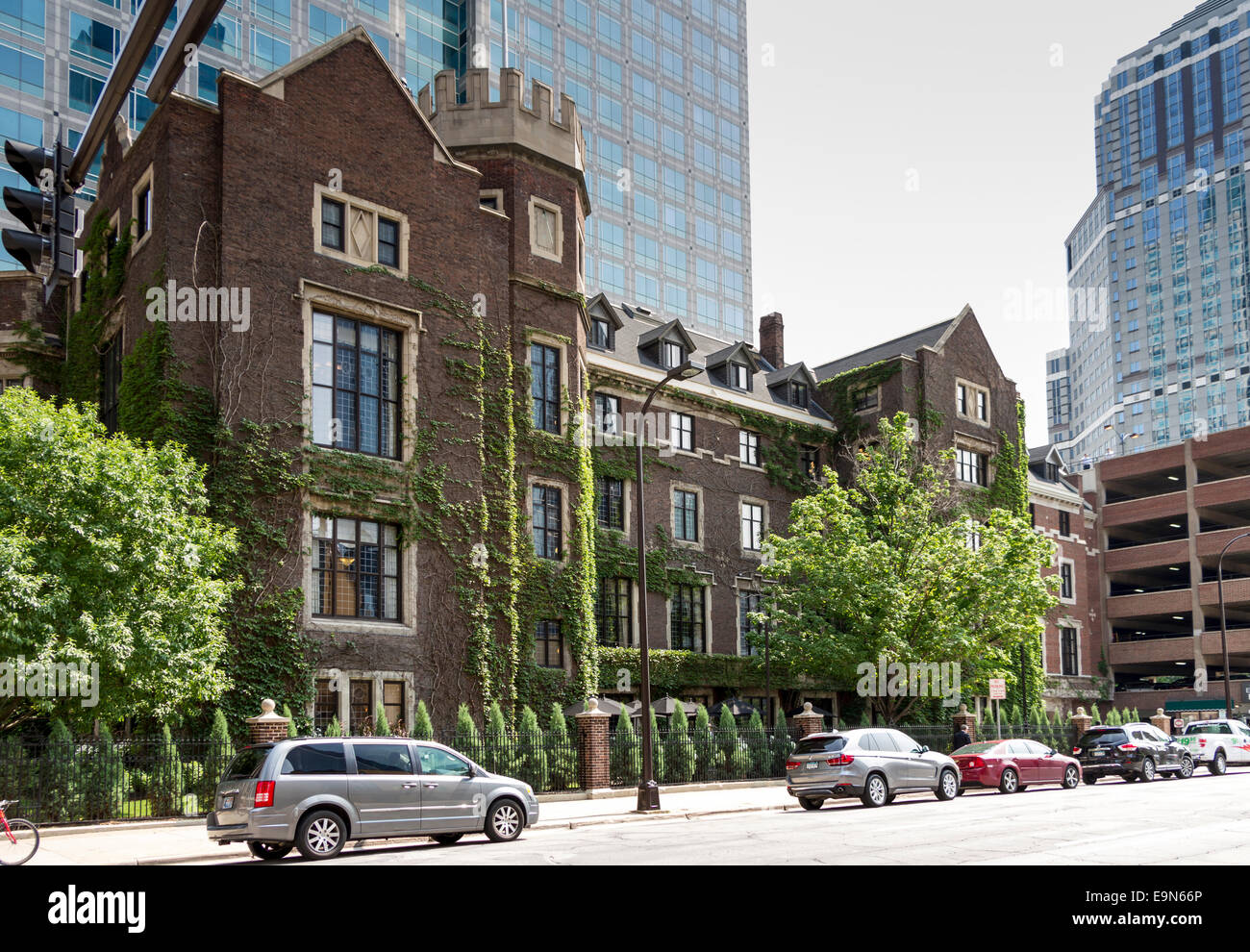 Best Bars (And Dive Bars!) In the Twin Cities Best Bars (And Dive Bars!) In the Twin Cities