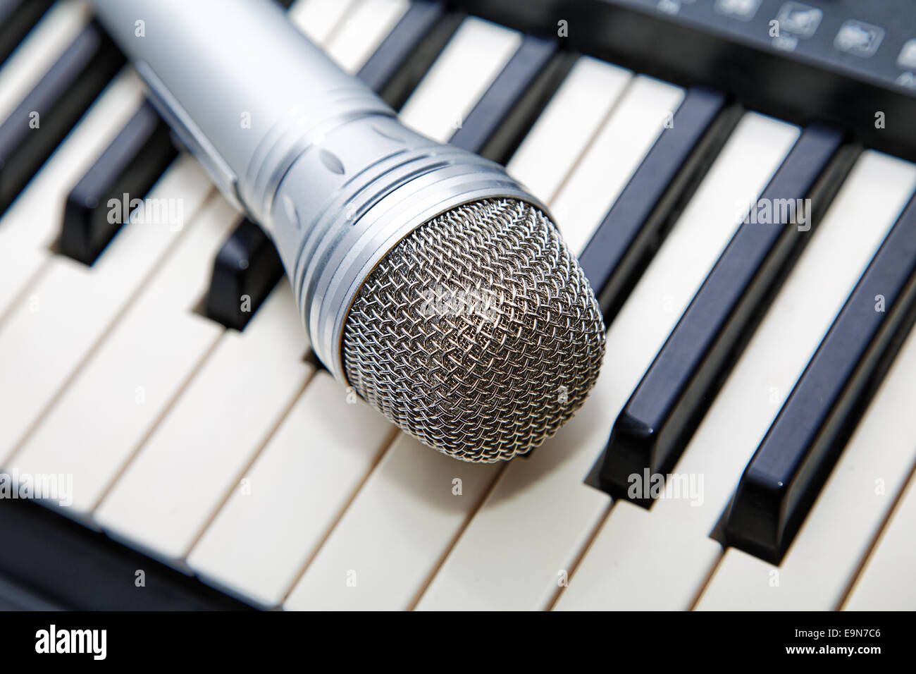 Keyboard piano microphone hi-res stock photography and images - Alamy