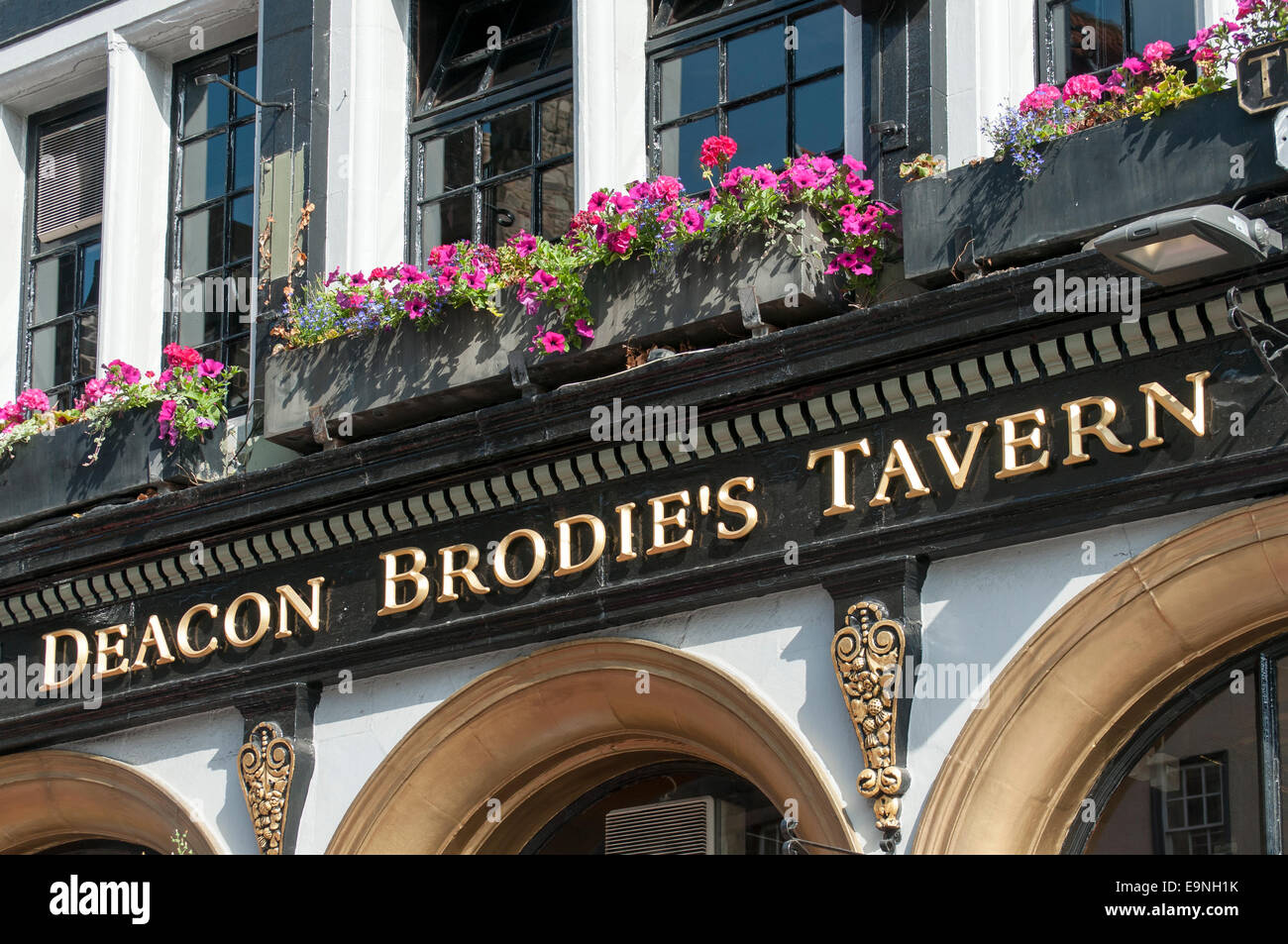 Deacon Brodie's Tavern, Royal Mile, Edinburgh, Scotland, UK Stock Photo