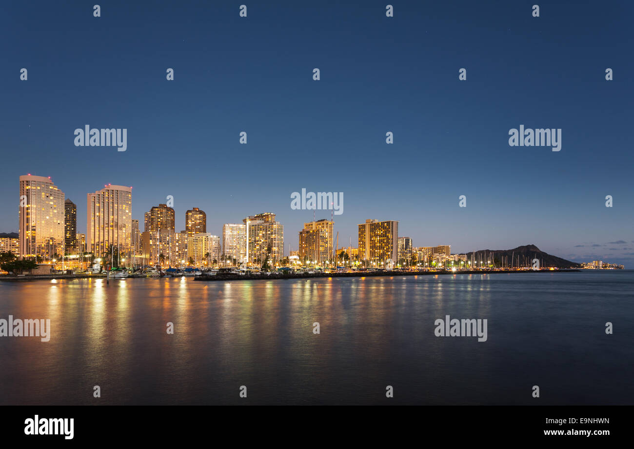 Downtown honolulu at dusk hi-res stock photography and images - Alamy
