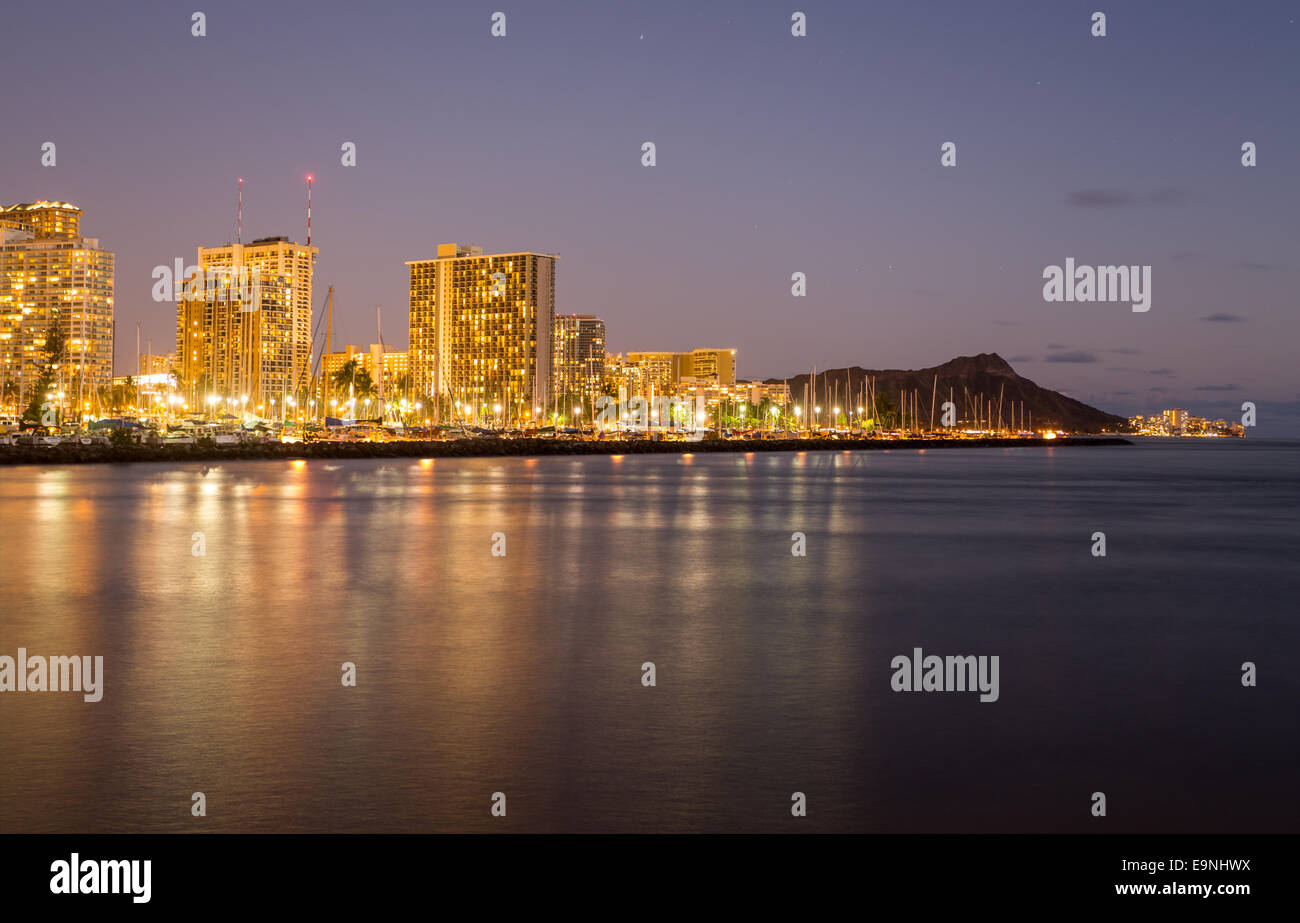 Downtown honolulu at dusk hi-res stock photography and images - Alamy