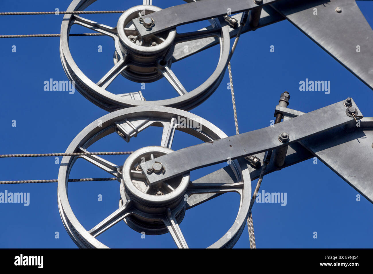 Pulley system hi-res stock photography and images - Alamy