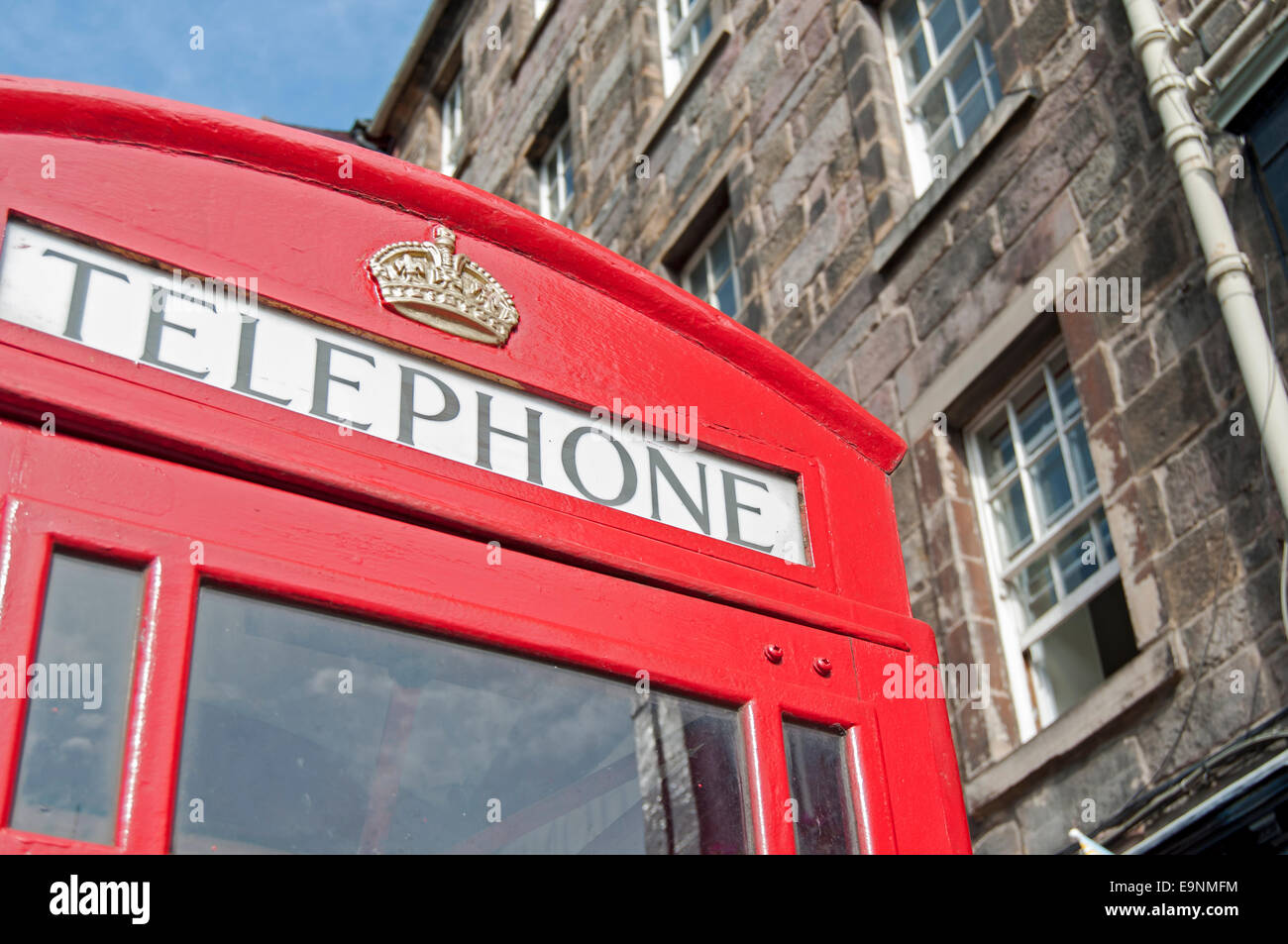 Red Telephone Box, Royal Mile, Edinburgh, Scotland, UK Stock Photo