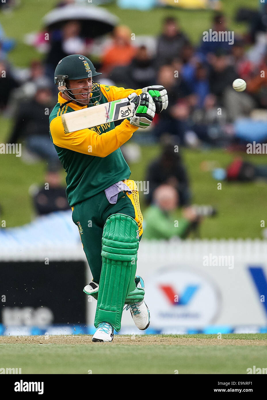 Hamilton, New Zealand. 27th Oct, 2014. South Africa captain AB de Villiers lines up a short ball during the ANZ One Day International Series, NZ v South Africa at Seddon Park, Hamilton, New Zealand © Action Plus Sports/Alamy Live News Stock Photo