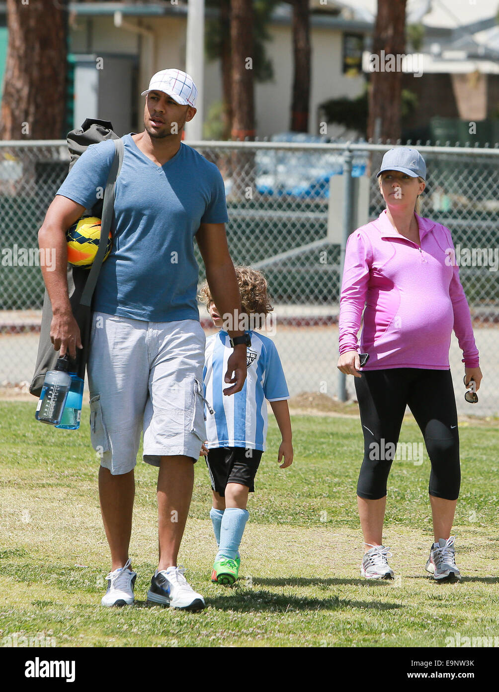 A heavily pregnant Kendra Wilkinson and husband Hank Baskett take their ...