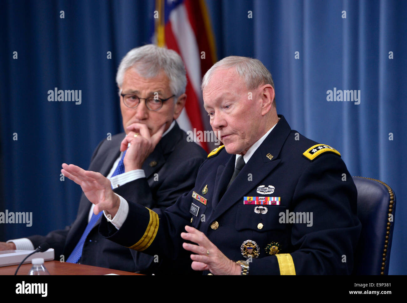 Washington, DC, USA. 30th Oct, 2014. US Secretary of Defense Chuck Hagel (L) and Chairman of the Joint Chiefs of Staff General Martin Dempsey hold a press briefing at the Pentagon in Washington, DC Oct. 30, 2014. Credit:  Yin Bogu/Xinhua/Alamy Live News Stock Photo