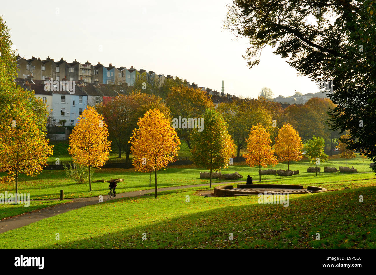 Victoria Park, Bedminster, Bristol, UK. 31st Oct, 2014. Warm and sunny walk through Victoria