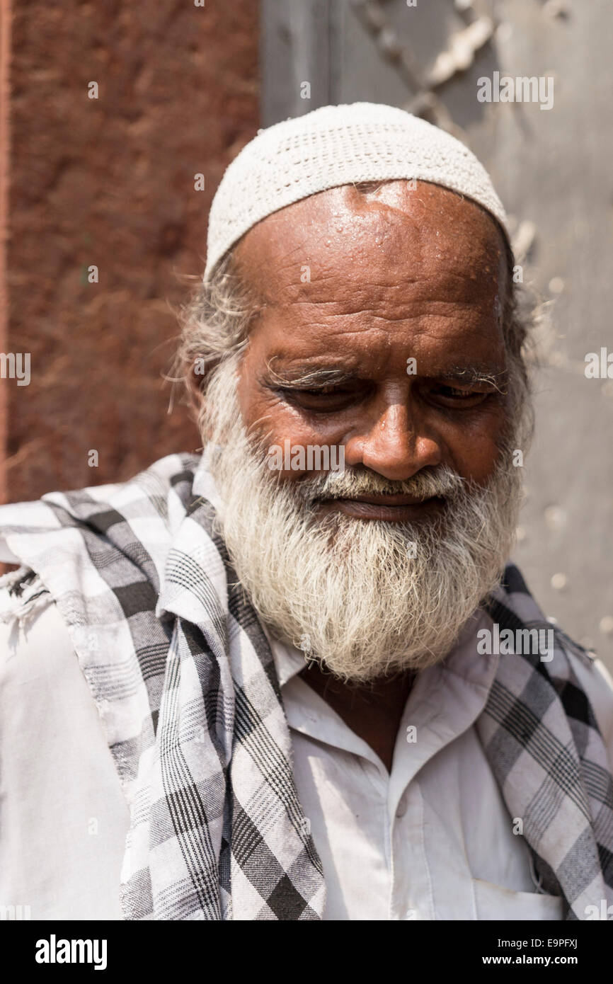 An old man with white beard hi-res stock photography and images - Alamy