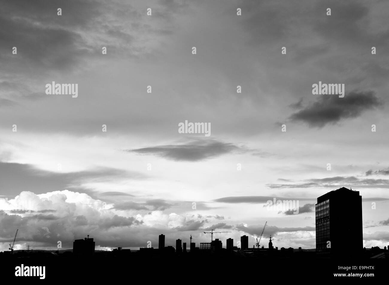 Black and white silhouette of Glasgow city centre Stock Photo - Alamy