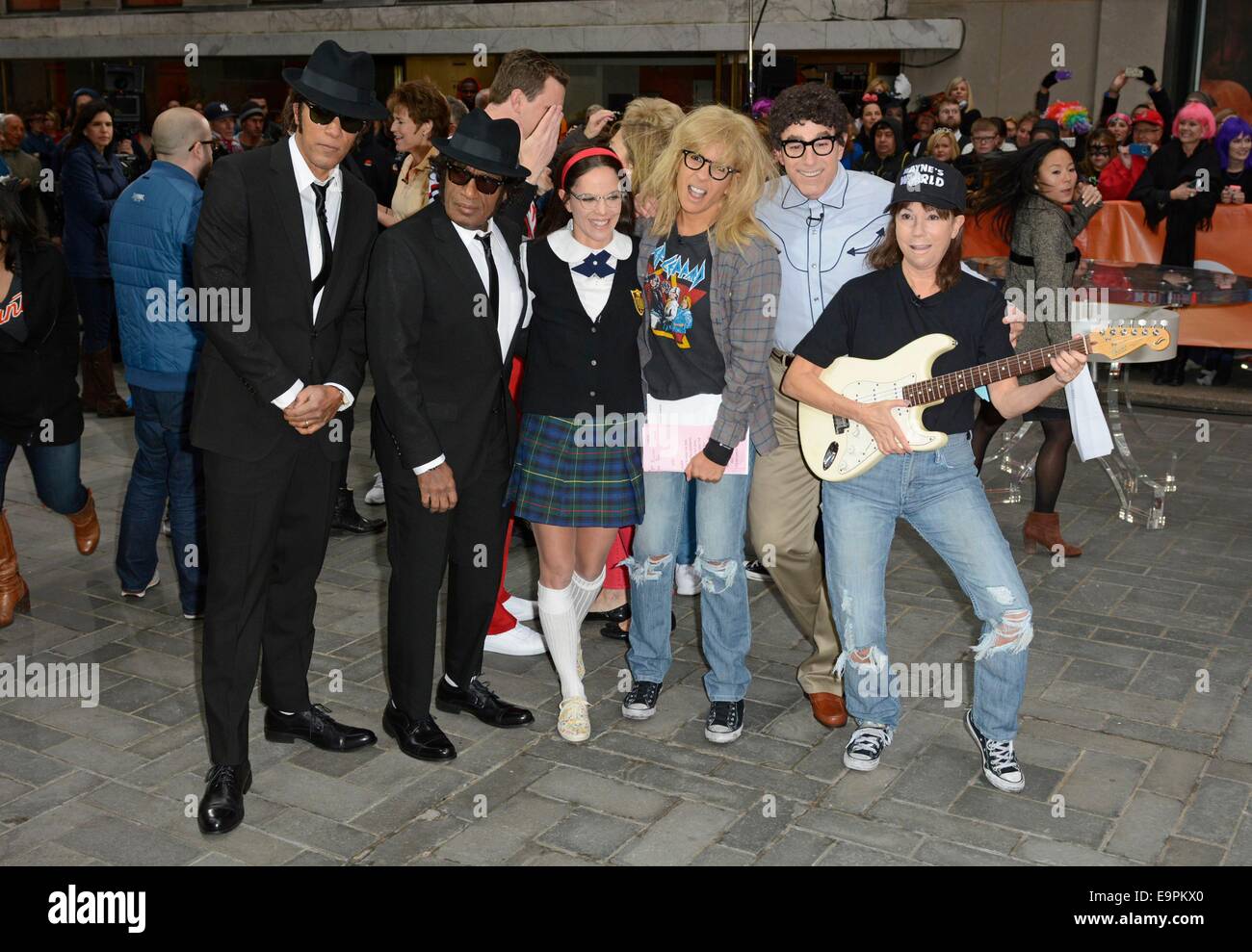 New York, NY, USA. 31st Oct, 2014. Lester Holt, Al Roker, Julia Sweeney, Matt Lauer, Natalie Morales, Hoda Kotb, Matt Lauer, Kathie Lee Gifford in attendance for The NBC Today Show Halloween Celebration, Rockefeller Plaza, New York, NY October 31, 2014. Credit:  Derek Storm/Everett Collection/Alamy Live News Stock Photo