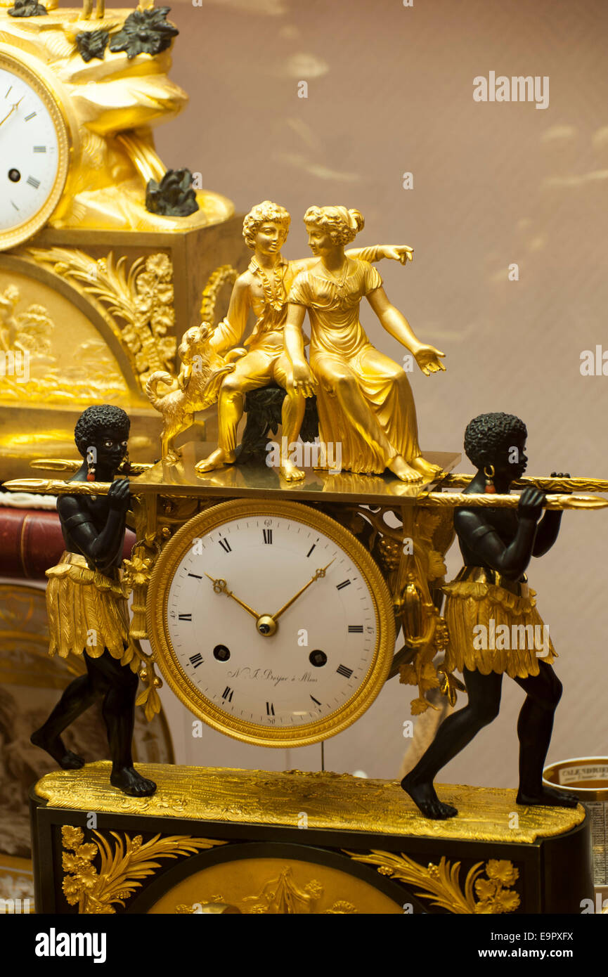 Kunsthandwerk-Museum Francois Duesberg, Detail einer Empire-Uhr, Mons,  Hennegau, Wallonie, Belgien, Europa | Decorative Arts Mus Stock Photo -  Alamy