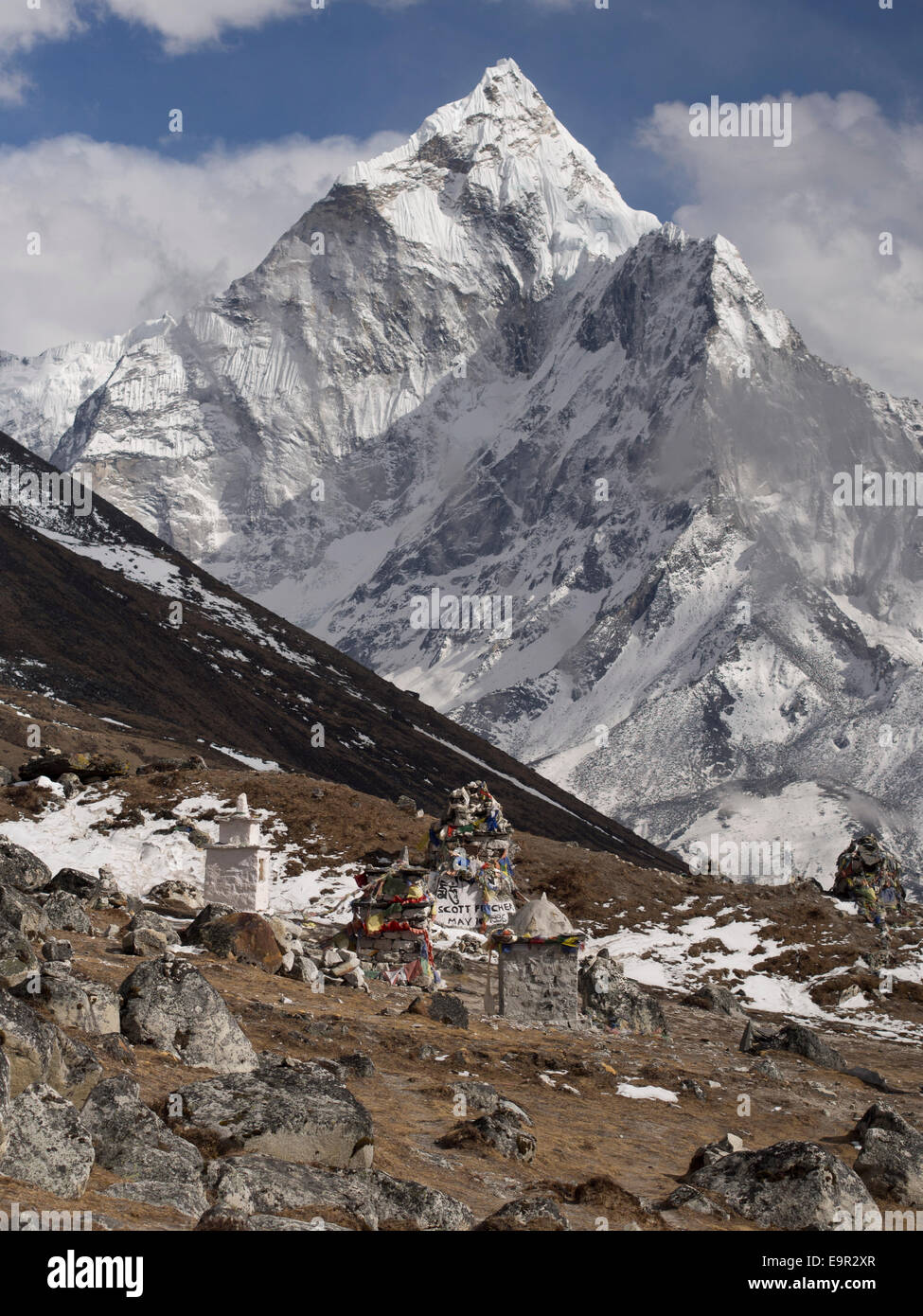 Mount Ama Dablam and memorial cairn to expedition leader Scott Fischer, who died in the 1996 Everest disaster, Everest Region, Nepal. Stock Photo
