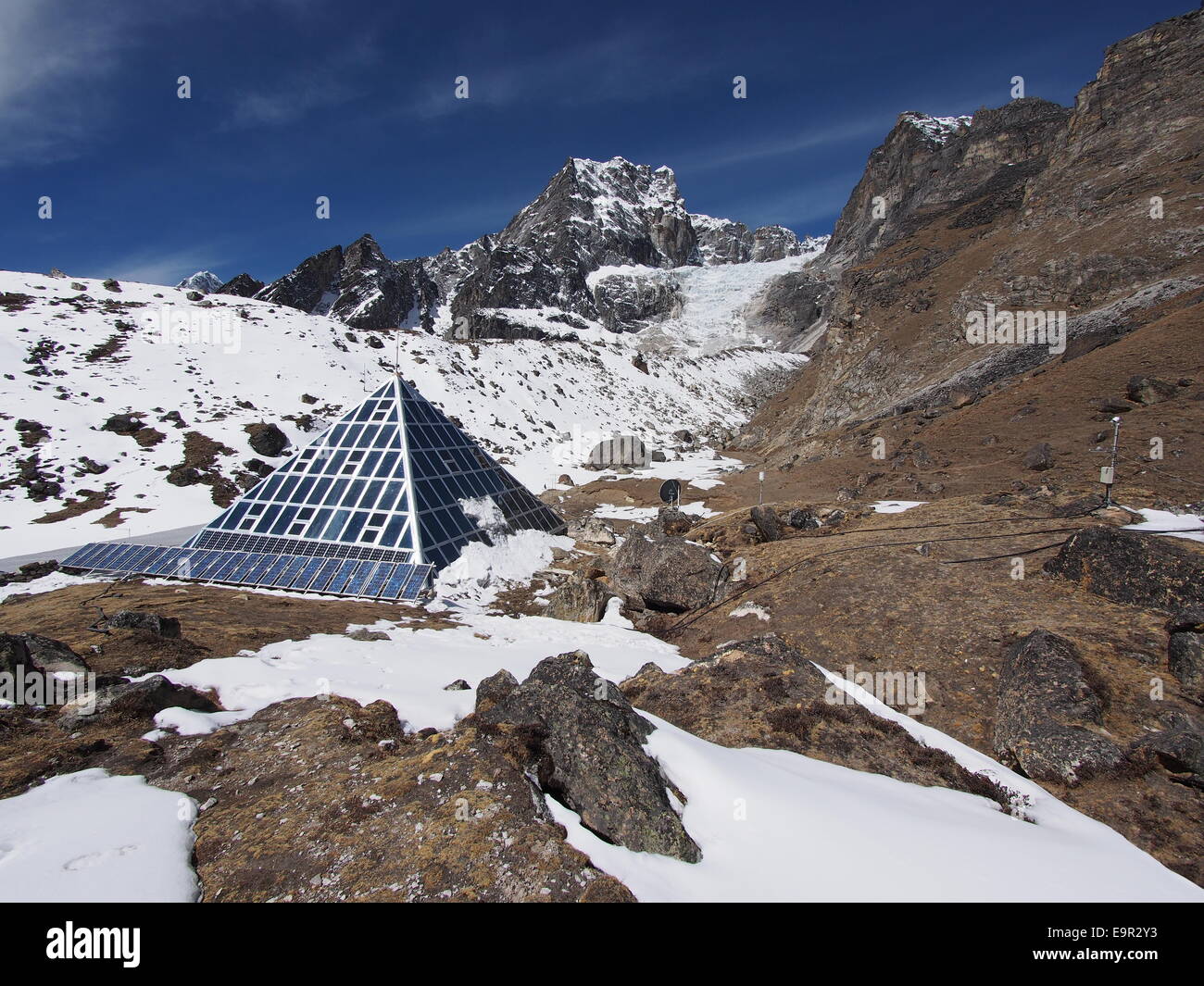 Ev-K2-CNR aka Italian Pyramid, a high-altitude scientific research center located near Mount Everest in the Khumbu Region of Nepal. Stock Photo