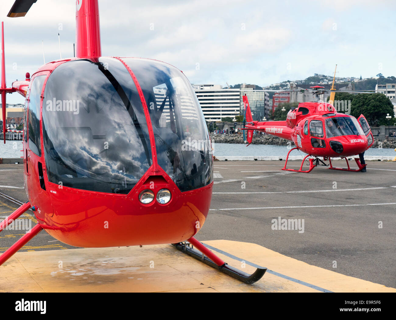 Robinson r22 helicopters hi-res stock photography and images - Alamy