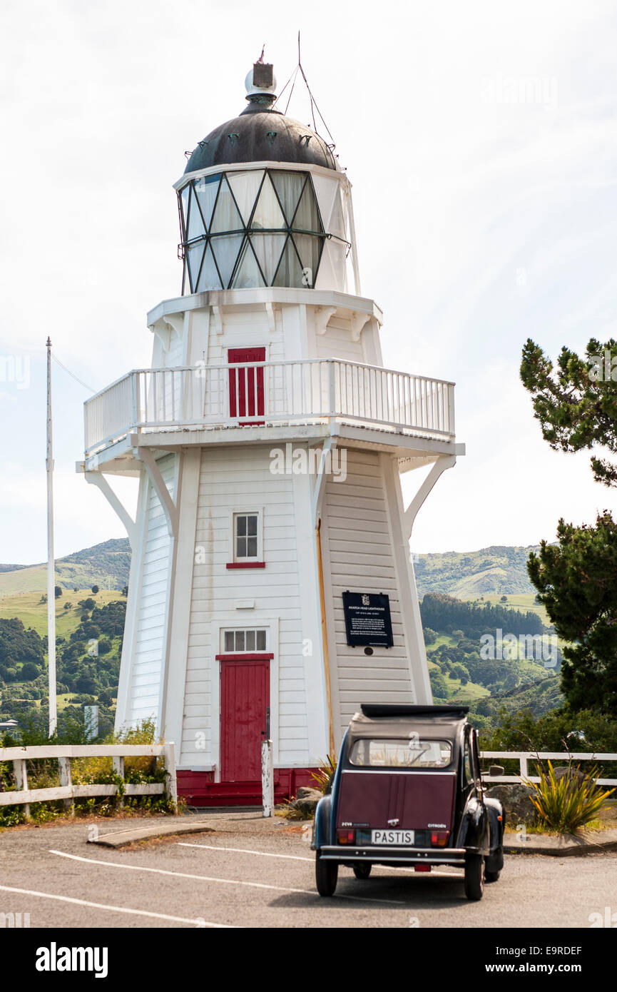 Citroen 2cv and lighthouse, Akaroa, New Zealand Stock Photo