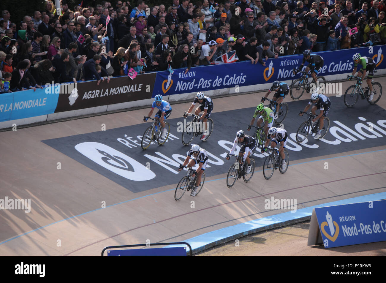 Sprint for second place at Paris Roubaix 2014 lines up Stock Photo