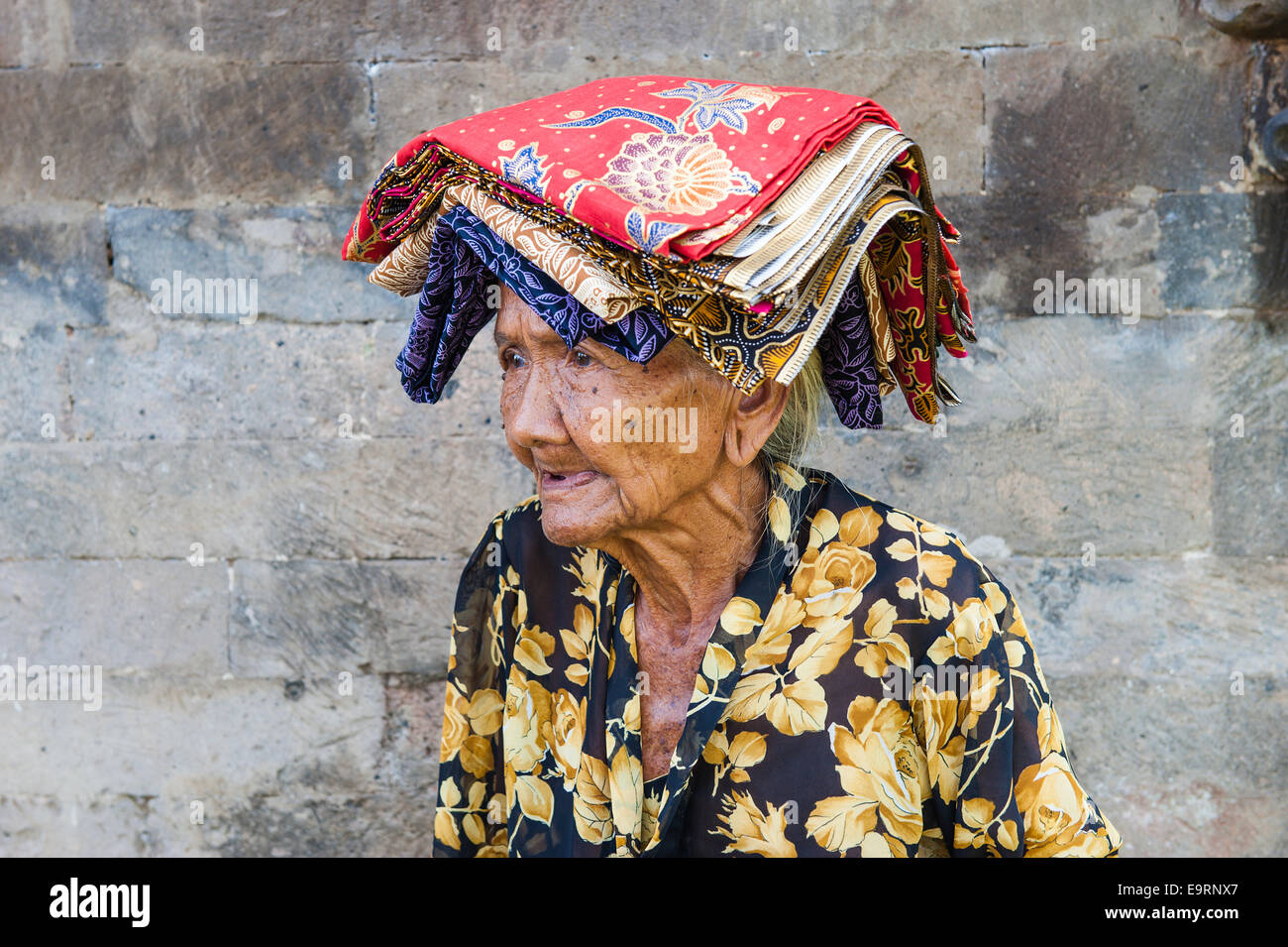 Balinese woman selling sarongs, Klungkung, Bali, Indonesia Stock Photo